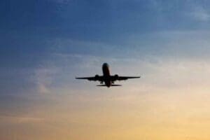 Londra&rsquo;dan Hindistan&rsquo;a giden u&ccedil;akta bir doktor, kalp krizi ge&ccedil;iren bir