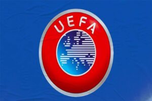 UEFA, futbolda deplasman gol&uuml; kuralını kaldırdı. İki takımın da eşleşmede