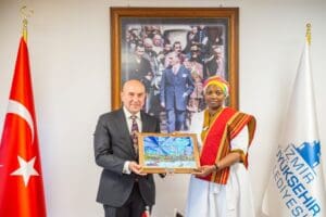 İzmir B&uuml;y&uuml;kşehir Belediye Başkanı Tun&ccedil; Soyer, Uganda&rsquo;nın Ankara B&uuml;y&uuml;kel&ccedil;isi Nusura