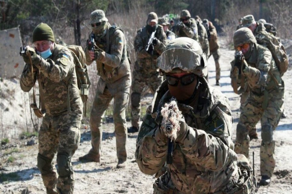 Ukrayna’da gergin bekleyiş! En kötü senaryoya hazırlanıyorlar Binlerce Rusya askeri Ukrayna sınırı yakınında konuşlanmışken başkent Kiev'de yaşayanlar