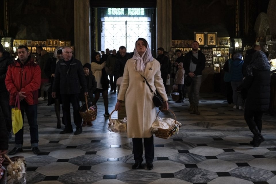 Ukrayna'da Ortodoks Hristiyanlar bu yıl Paskalya Bayramı'nı Rusya'nın saldırıları ortasında