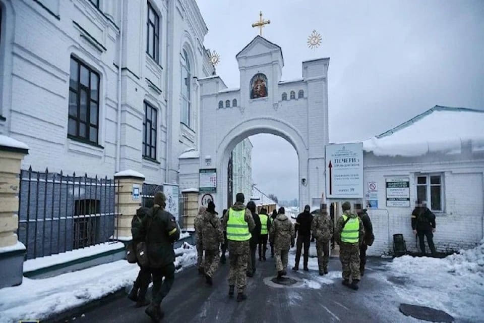 Ukrayna G&uuml;venlik Servisi (SBU) bu sabah tarihi Kiev-Pechersk Lavra adlı