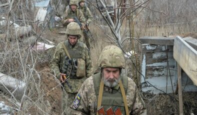 Ukrayna hükümet güçleri, Donetsk’teki yerleşim yerlerine silah yerleştiriyor