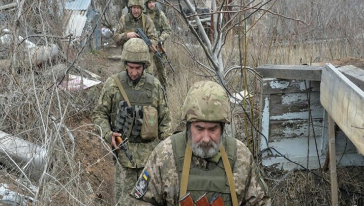 Ukrayna hükümet güçleri, Donetsk’teki yerleşim yerlerine silah yerleştiriyor