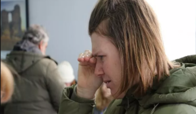 Ukrayna'lı kadın yaşadıklarını anlatırken gözyaşlarına boğuldu