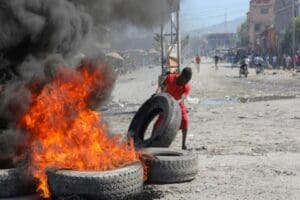 Haiti'de Başbakan Ariel Henry, meslektaşlarının &ouml;l&uuml;m&uuml;n&uuml; protesto eden polislerin evini