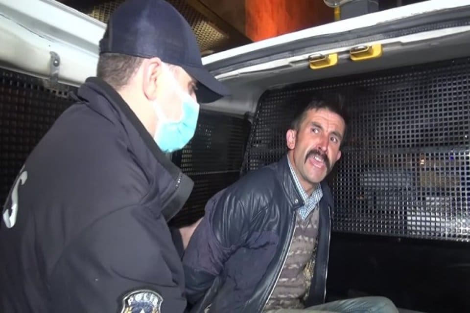Bursa'da kısıtlama saatinde eline balyoz alan Tamer &Ouml;., 622 yıllık