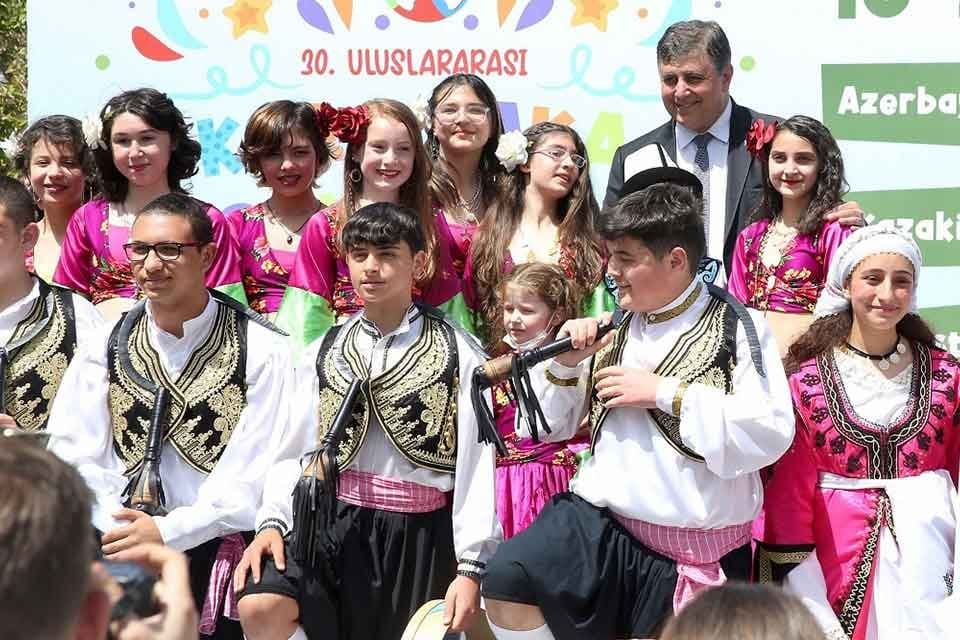 Karşıyaka Belediyesi tarafından, Karşıyaka Kaymakamlığı ve İl&ccedil;e Milli Eğitim M&uuml;d&uuml;rl&uuml;ğ&uuml;