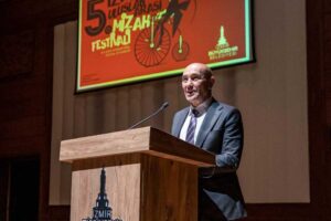 Bu yıl beşincisi d&uuml;zenlenen İzmir Uluslararası Mizah Festivali başladı. A&ccedil;ılış