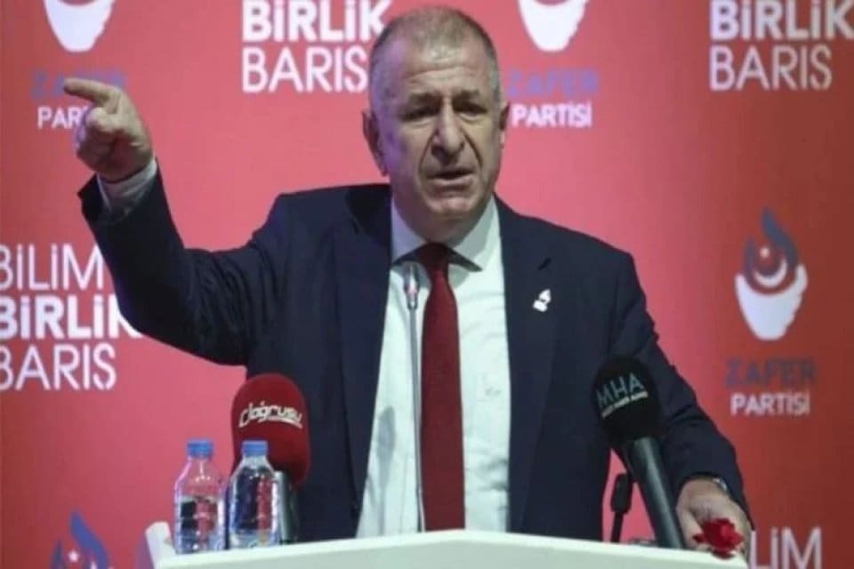 Zafer Partisi Genel Başkanı &Uuml;mit &Ouml;zdağ, partisinin Genel Merkezi'nde basın