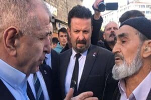 Zafer Partisi Genel Başkanı &Uuml;mit &Ouml;zdağ, Bolu&rsquo;da esnaf ziyareti sırasında