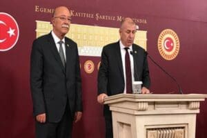 Bağımsız İstanbul Milletvekili &Uuml;mit &Ouml;zdağ, yeni partisini 26 Ağustos'ta kuracağını
