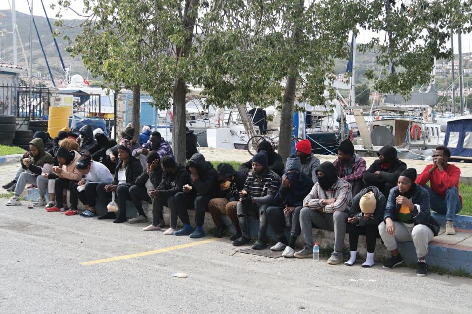 İzmir'in Fo&ccedil;a il&ccedil;esi a&ccedil;ıklarında Yunanistan unsurlarınca T&uuml;rk kara sularına geri