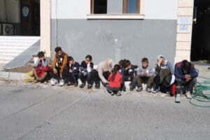 İzmir'in Fo&ccedil;a il&ccedil;esi a&ccedil;ıklarında, Yunanistan unsurlarınca T&uuml;rk kara sularına geri