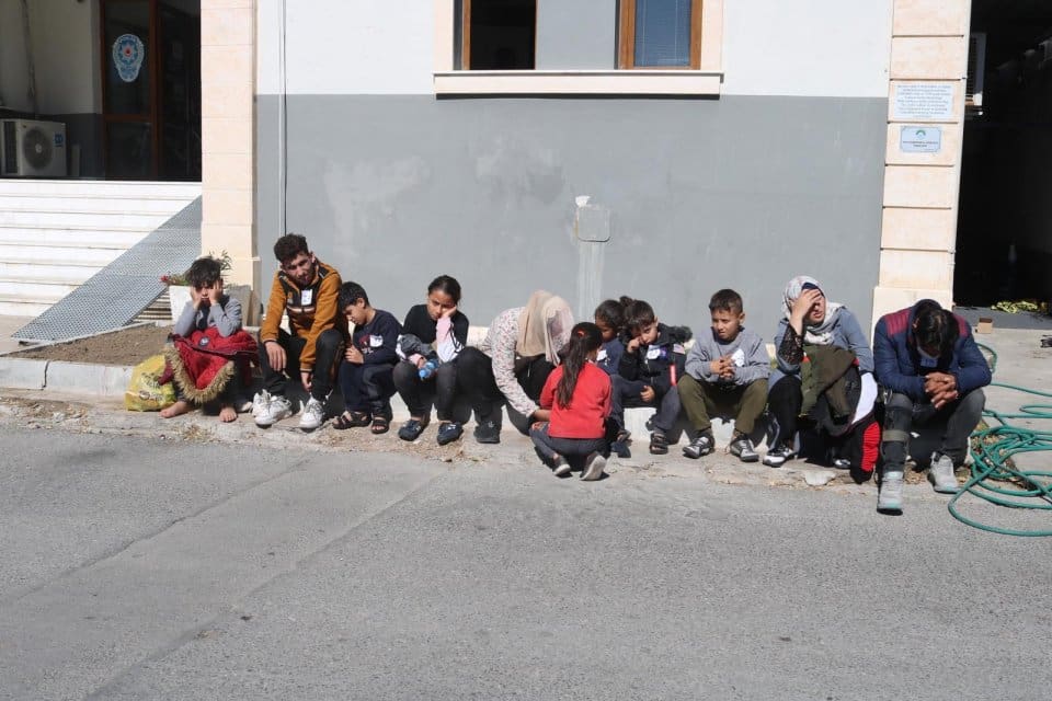 İzmir'in Fo&ccedil;a il&ccedil;esi a&ccedil;ıklarında, Yunanistan unsurlarınca T&uuml;rk kara sularına geri