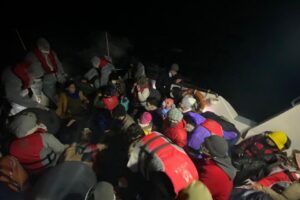 İzmir'de 3 farklı ilçe sınırları açıklarında, Yunanistan unsurlarınca Türk kara