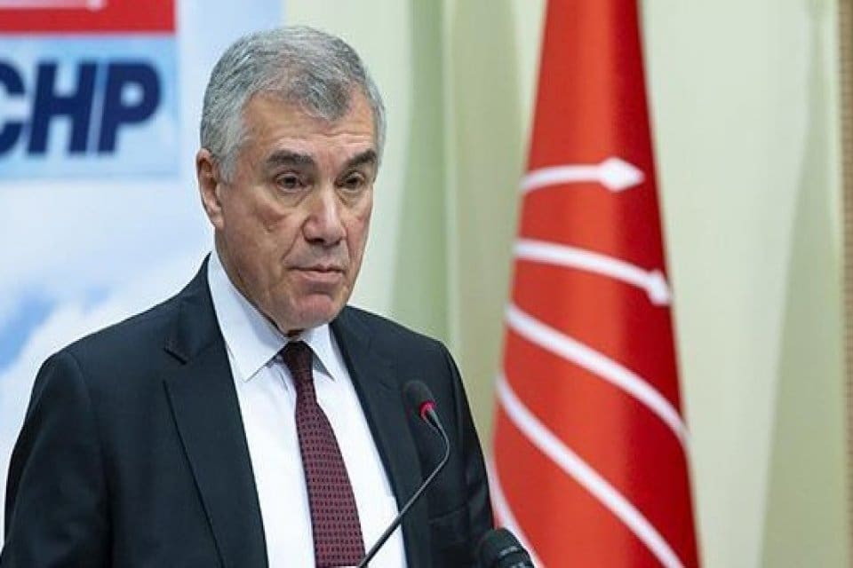 CHP Dış İlişkilerden Sorumlu Genel Başkan Başdanışmanı &Uuml;nal &Ccedil;evik&ouml;z, partisinin