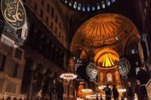 D&uuml;nya Mirası Komitesi, ge&ccedil;en yıl camiye &ccedil;evrilen Ayasofya ve Kariye'de