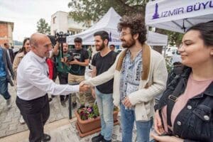 İzmir B&uuml;y&uuml;kşehir Belediyesi, &uuml;niversite &ouml;ğrencilerinin &uuml;cretsiz olarak faydalandığı &ccedil;amaşırhane hizmetini