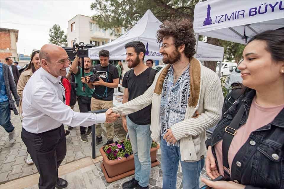 İzmir B&uuml;y&uuml;kşehir Belediyesi, &uuml;niversite &ouml;ğrencilerinin &uuml;cretsiz olarak faydalandığı &ccedil;amaşırhane hizmetini