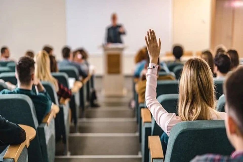 Y&Ouml;K Başkanı &Ouml;zvar, farklı nedenlerle &uuml;niversiteye gidememiş 34 yaşını tamamlayan
