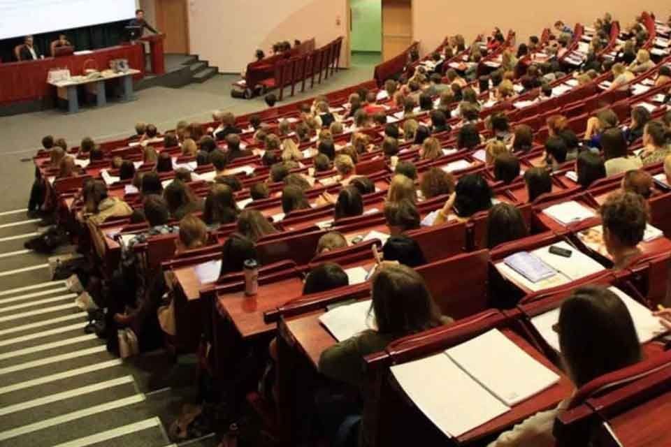 Y&Ouml;K tarafından a&ccedil;ıklanan &uuml;niversitelerde uzaktan eğitimin yanı sıra isteyen &ouml;ğrencilere