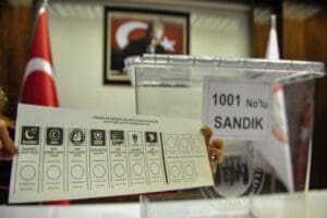 AREA Araştırma Başkanı Murat Karan, CHP'nin anketlerde oylarını y&uuml;kseltmesini sağlayan