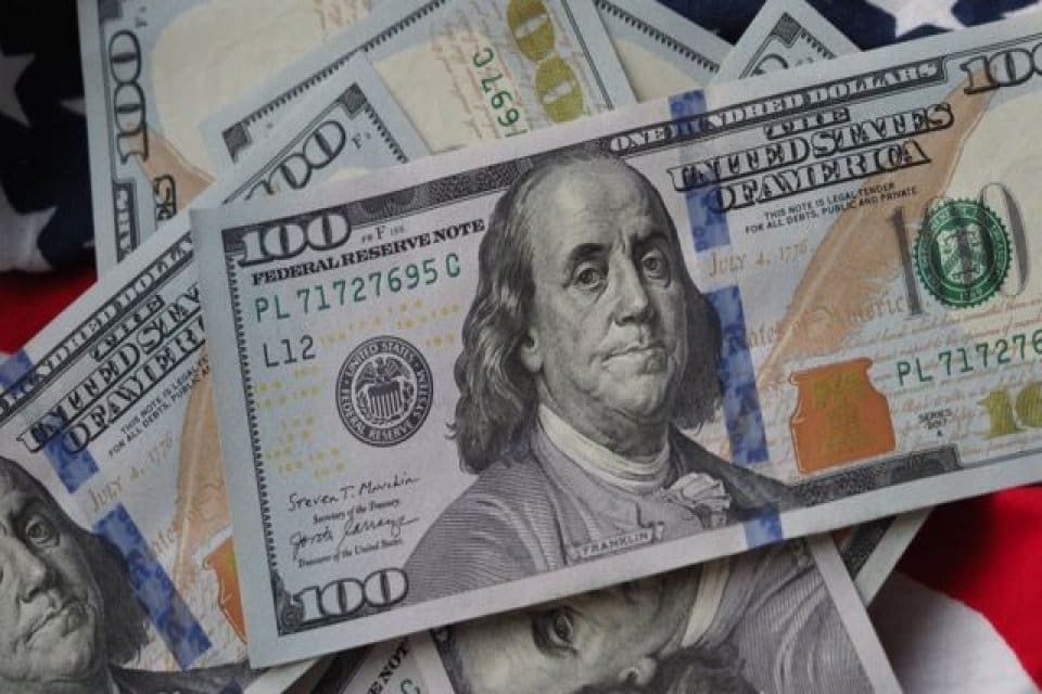 Ekonomist Esfender Korkmaz, artan dolar kuruna ilişkin değerlendirmelerde bulundu. Dolar