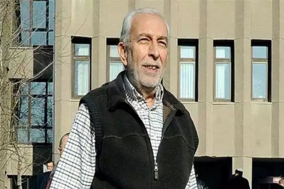 Usta gazeteci Emin &Ccedil;&ouml;laşan evde ge&ccedil;irdiği bir kaza sonucu k&uuml;rek