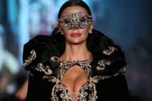 &Uuml;nl&uuml; manken Demet Şener, Ege Palas Otel'de d&uuml;zenlenen "Vizyoner Markalar