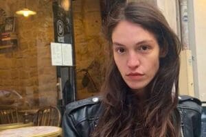 &Uuml;nl&uuml; model Deniz Sarı ve bir arkadaşı, eğlence sonrası Beşiktaş'taki