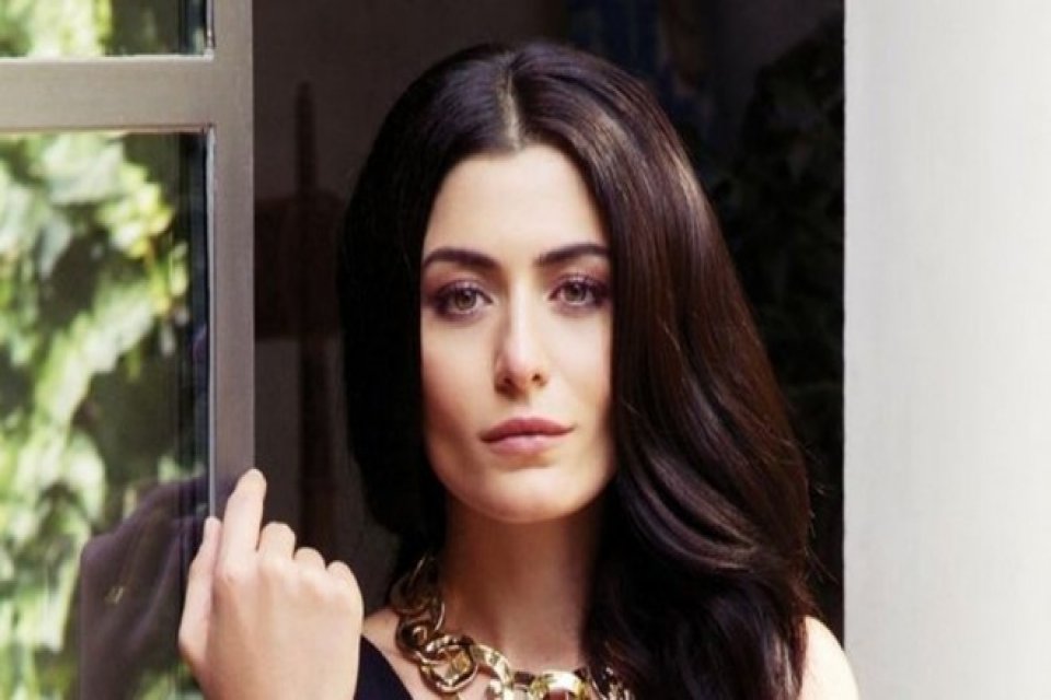 Deniz &Ccedil;akır&rsquo;ın rol aldığı dizide kost&uuml;m asistanı olarak &ccedil;alışan &Ccedil;ağatay