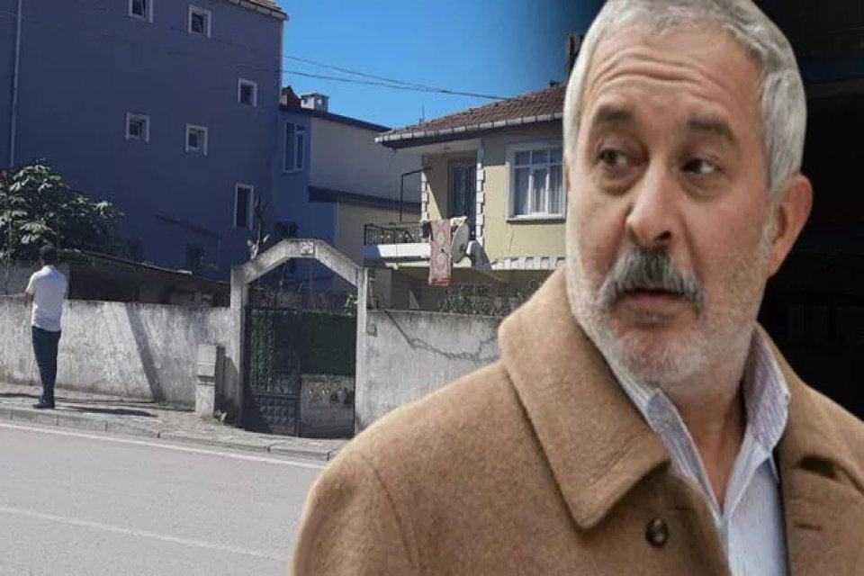 Tiyatro ve sinema oyuncusu Ali S&uuml;rmeli'nin annesi Ak&ccedil;e S&uuml;rmeli, evinin