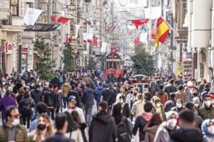 T&uuml;rkiye&rsquo;de g&uuml;nl&uuml;k koronavir&uuml;s vaka sayıları bir ay i&ccedil;erisinde rekor d&uuml;zeyde