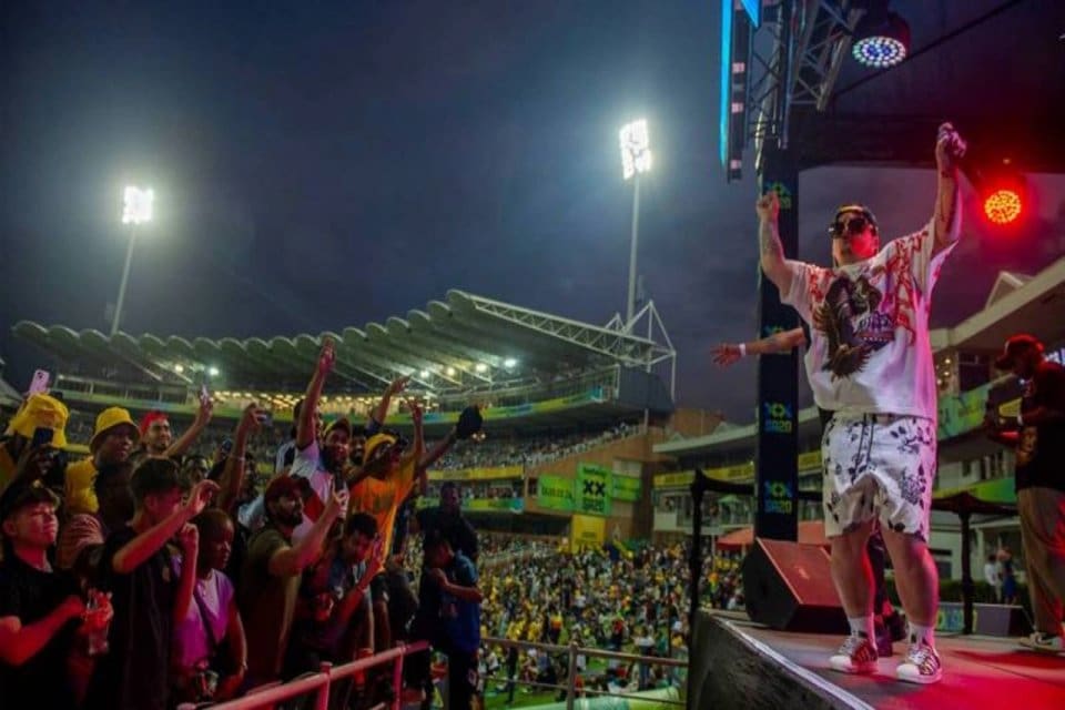 G&uuml;ney Afrikalı &uuml;nl&uuml; rap&ccedil;i Costa Titch, Johannesburg'da d&uuml;zenlenen bir m&uuml;zik