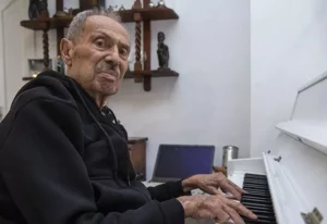 Türkiye’nin ilk piyanist şantörlerinden ve önemli caz sanatçılarından biri olan