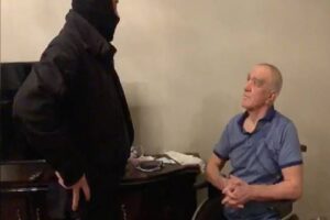 Uyuşturucu ticareti su&ccedil;undan kırmızı b&uuml;ltenle aranan ve 24 yıllık kesinleşmiş