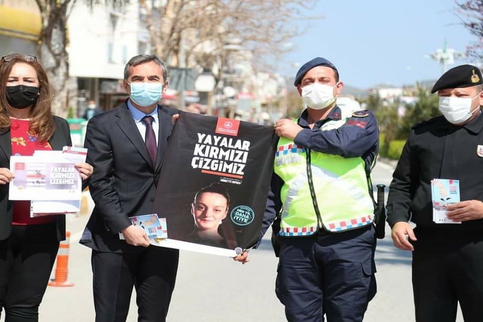 İ&ccedil;işleri Bakanlığı tarafından yaya &ouml;nceliği konusunda farkındalık oluşturmak amacıyla başlatılan