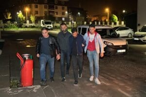 Uşak&rsquo;ta telefonla aradığı kişiyi kendisini polis olarak tanıtıp, 3 bilezik,