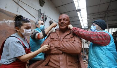 Usta gazeteci Coşkun’un ilk heykeli Buca’da yükselecek