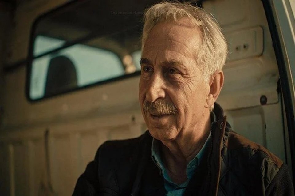 Beyin kanaması ge&ccedil;iren oyuncu Rıza Akın (65) tedavi g&ouml;rd&uuml;ğ&uuml; hastanede