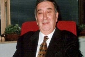 TRT'de uzun yıllar &ccedil;alışan ve Eurovision şarkı yarışmalarındaki sunumu ile