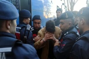 14 ve 16 yaşlarındaki 2 kız &ccedil;ocuğunu fuhşa teşvik ettikleri