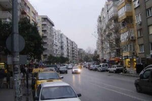 Konak&nbsp;Mithatpaşa Caddesi'nde 20 Mayıs'ta tek y&ouml;n uygulaması&nbsp;başlıyor. İzmir Konak il&ccedil;esi