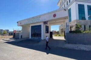Diyarbakır'da uykusunda &ouml;ld&uuml;ğ&uuml; ileri s&uuml;r&uuml;len 19 yaşındaki İclal Şimşek'i babası