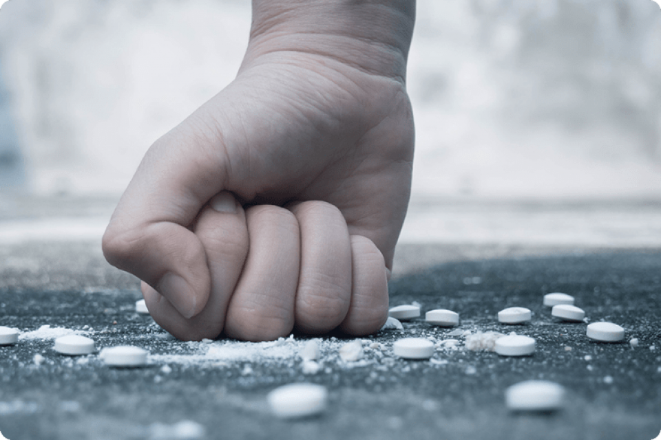 Aydın'ın Kuşadası ve Germencik il&ccedil;elerinde jandarmanın d&uuml;zenlediği uyuşturucu operasyonunda g&ouml;zaltına