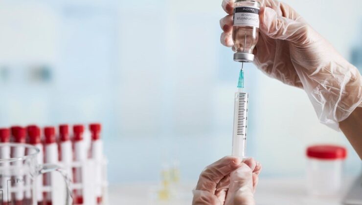 Uzmanlar: Gitmeyenlerin aşısı gençlere yapılsın