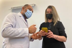 Koronavirüs salgını dolayısıyla cep telefonu ve bilgisayar kullanımı artınca uzmanlar