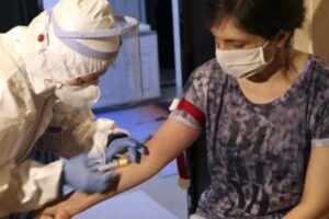 Hürriyet, vatandaşlardan COVID-19 aşısı ile ilgili gelen soruları uzmanlara danışarak