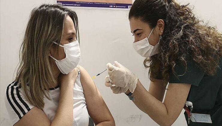 Uzmanlardan aşıda tek doz ve 6 ay uyarısı: 'Böyle devam ederse bir ayda ikiye katlanacak'